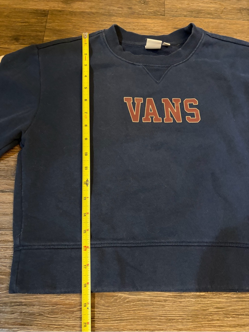Vans Women’s Academy Colorblock Crop Grunge Crewneck Navy & Cream Size Medium - Picture 3 of 6
